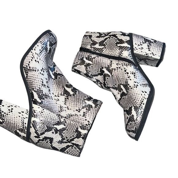 Seychelles Black and White Snakeskin Booties Size 7 1/2 - Picture 4 of 7